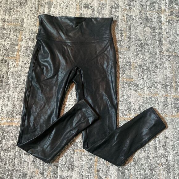 SPANX FAUX LEATHER LEGGINGS! EUC! SIZE M - Picture 1 of 8